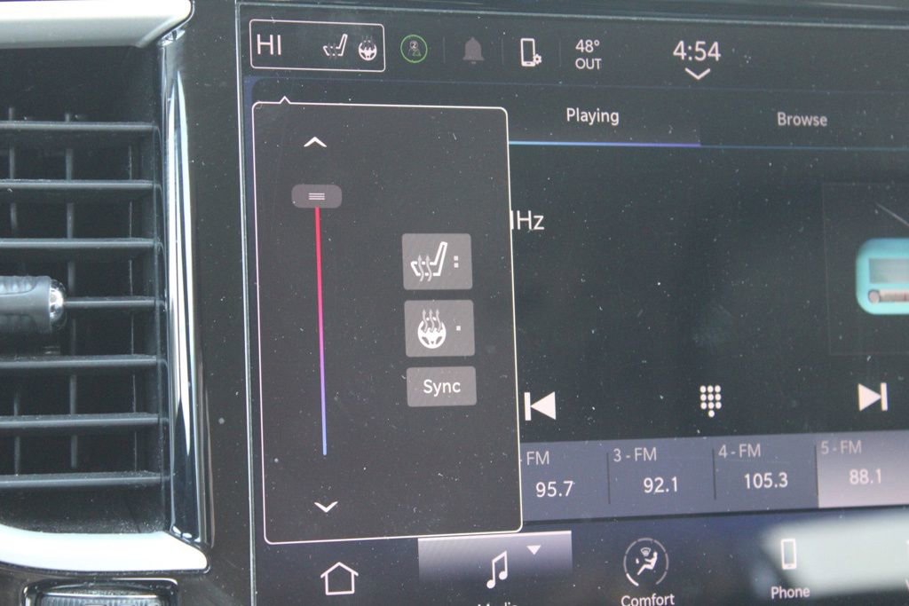 Used 2023 Chrysler Pacifica Touring-L image 37