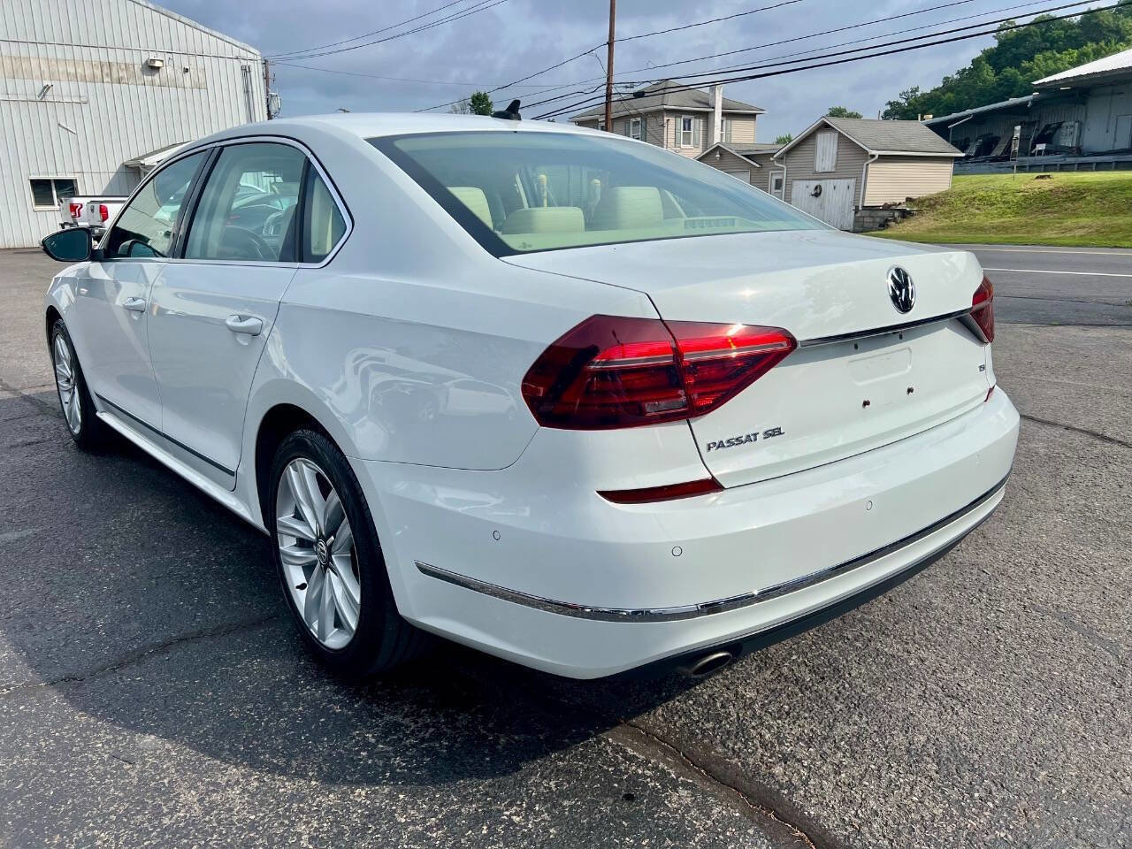 Used 2017 Volkswagen Passat 1.8T SEL Premium image 4