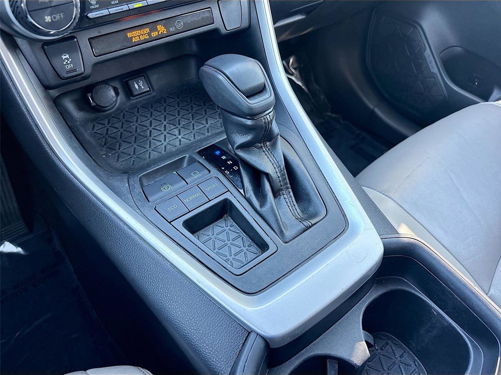 Used 2019 Toyota RAV4 XLE FWD image 19