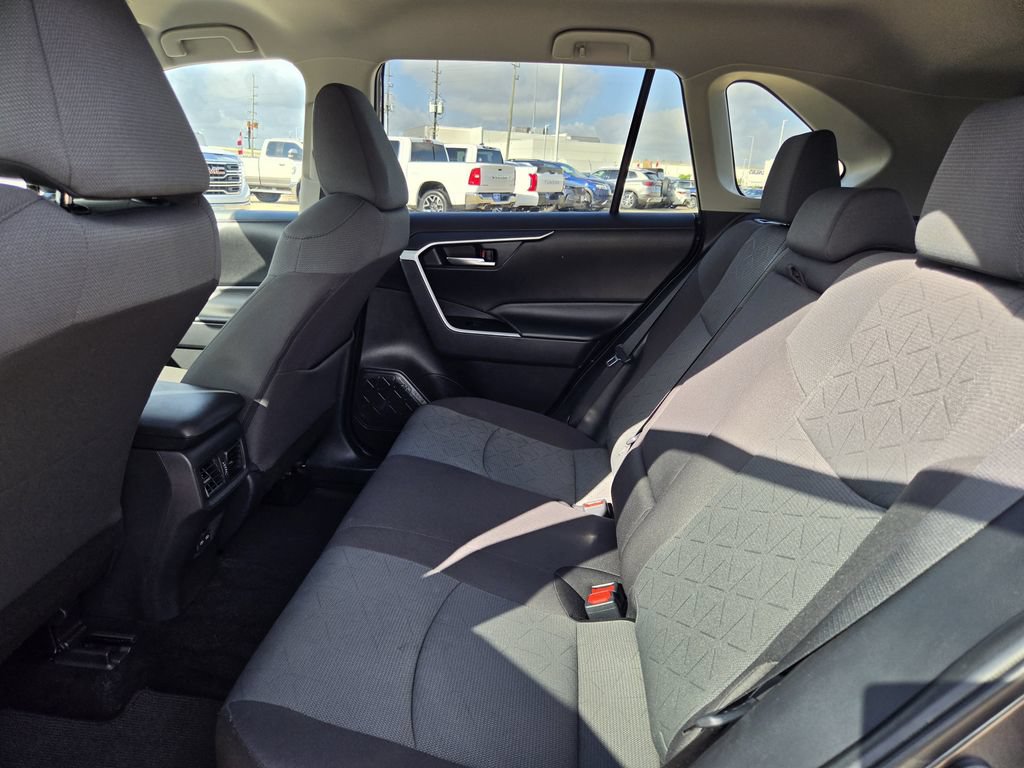 Used 2025 Toyota RAV4 XLE FWD image 29