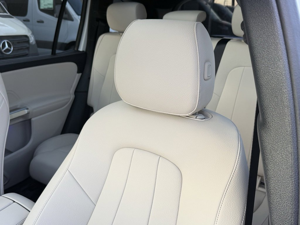 New 2026 Mercedes-Benz GLB 250 image 3