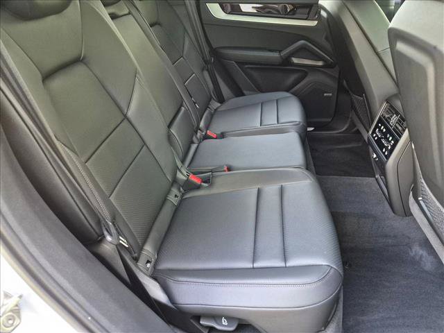Used 2026 Porsche Cayenne AWD/4WD image 21