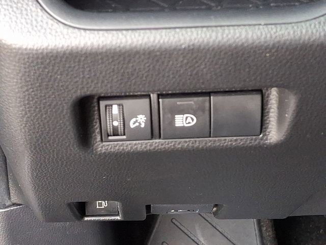 Used 2023 Toyota RAV4 SE image 32