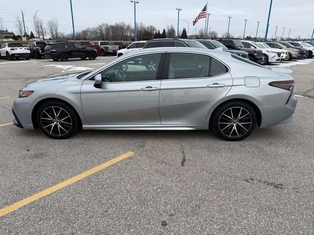 Used 2024 Toyota Camry SE image 7