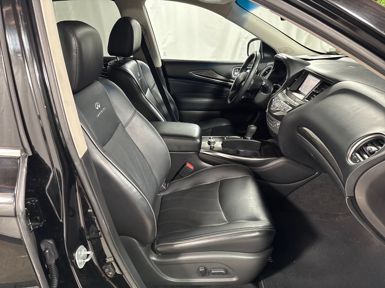 Used 2014 INFINITI QX60 Luxe w/ Premium Package AWD/4WD image 28