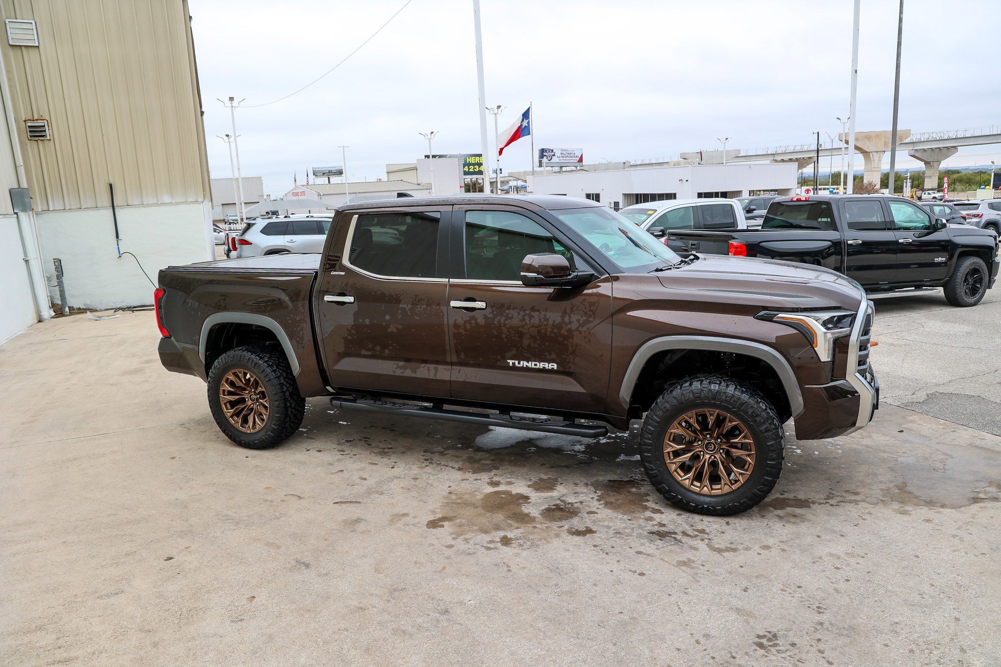 Used 2024 Toyota Tundra Limited image 7