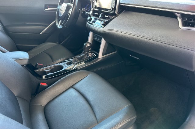Certified 2022 Toyota Corolla Cross XLE w/ Black Badges Package (TMS) FWD image 18