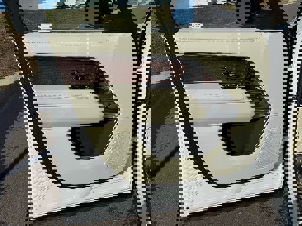 New 2026 Land Rover Range Rover SE image 15