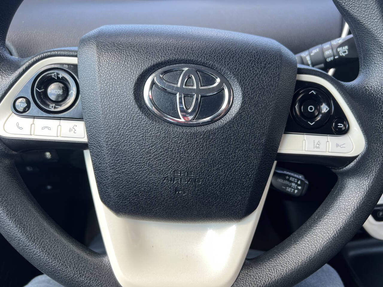 Used 2017 Toyota Prius Two FWD image 11