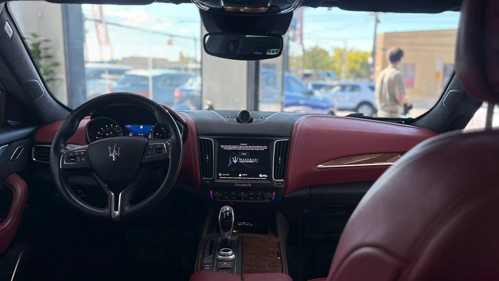 Used 2018 Maserati Levante GranLusso AWD/4WD image 16
