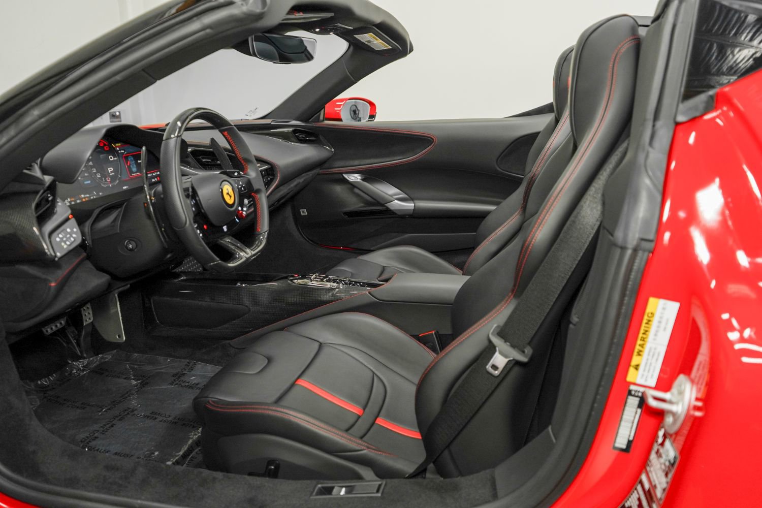 Used 2022 Ferrari SF90 Spider image 39