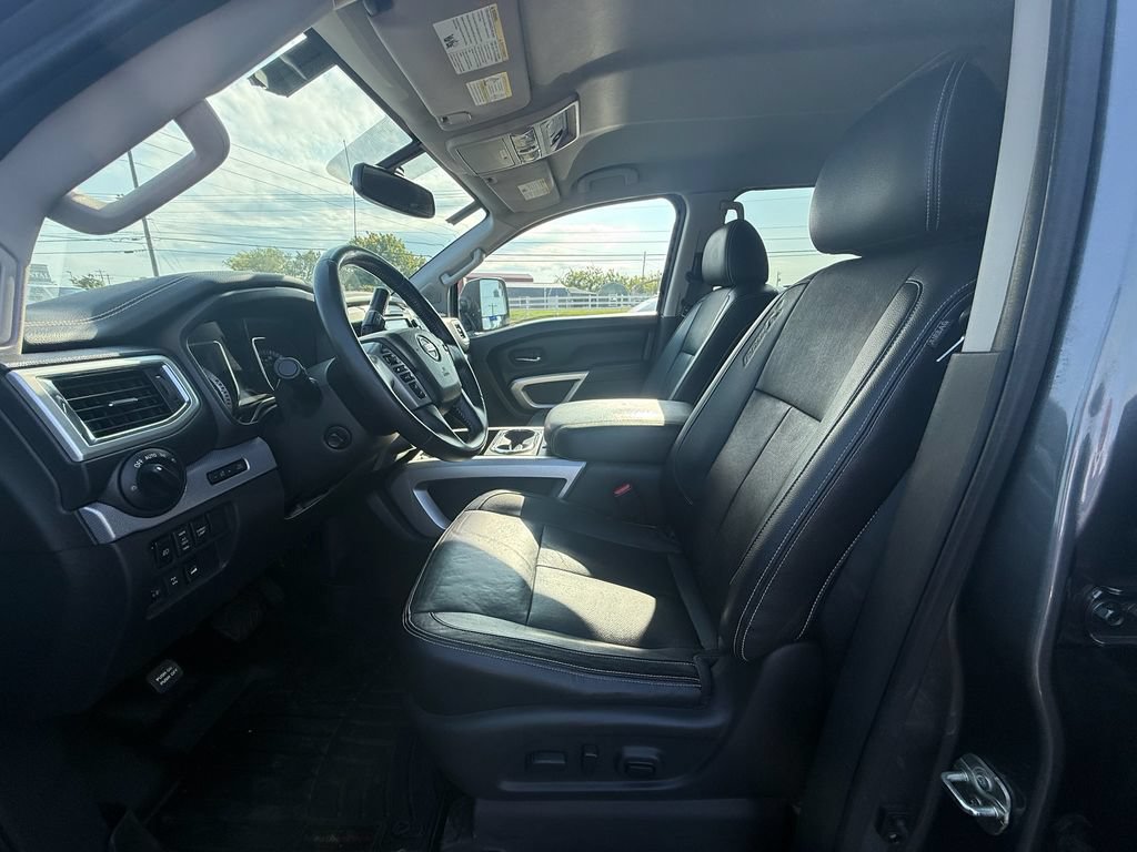 Used 2019 Nissan Titan PRO-4X w/ Pro-4x Convenience Package AWD/4WD image 12
