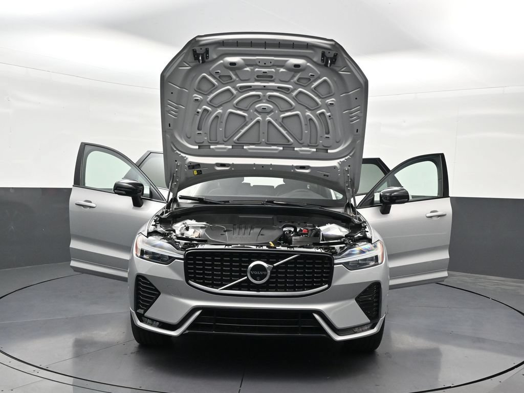 Certified 2024 Volvo XC60 B5 Plus AWD/4WD image 36