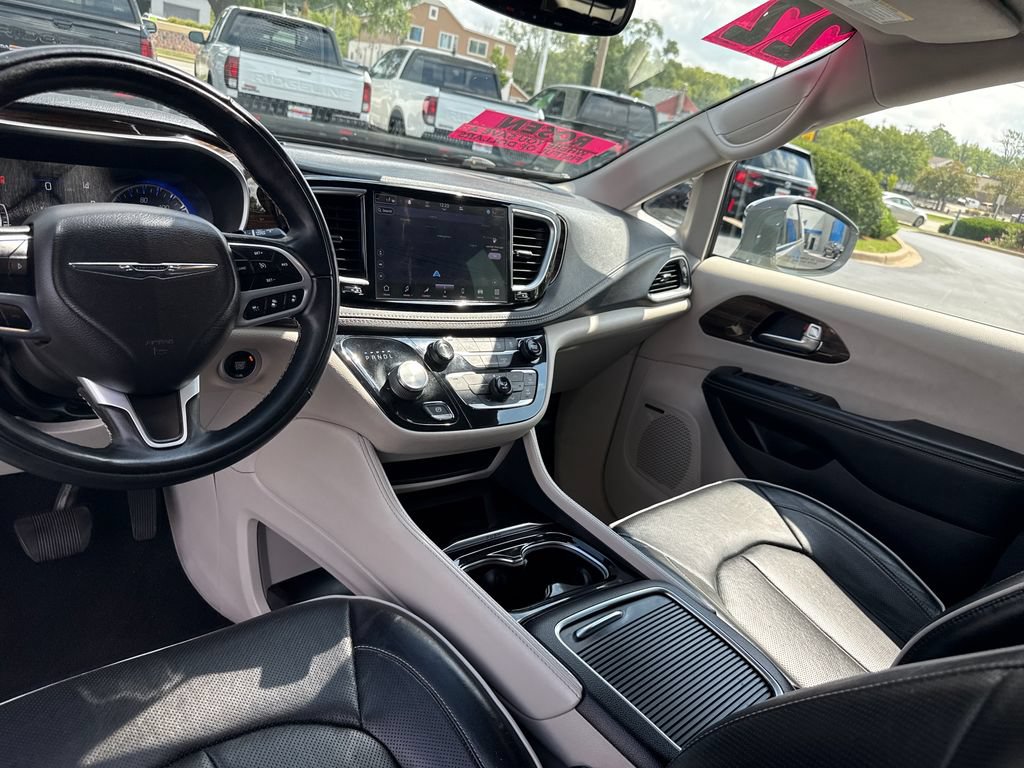 Used 2022 Chrysler Pacifica Limited FWD image 26