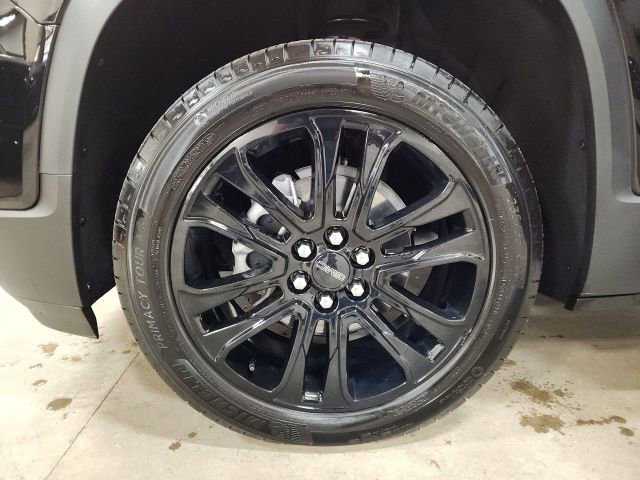 Certified 2023 GMC Acadia SLE w/ Driver Convenience Package image 10