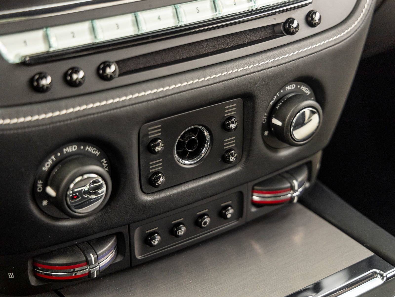 Used 2018 Rolls-Royce Wraith image 41