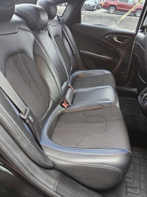 Used 2015 Chrysler 200 S w/ Comfort Group image 9