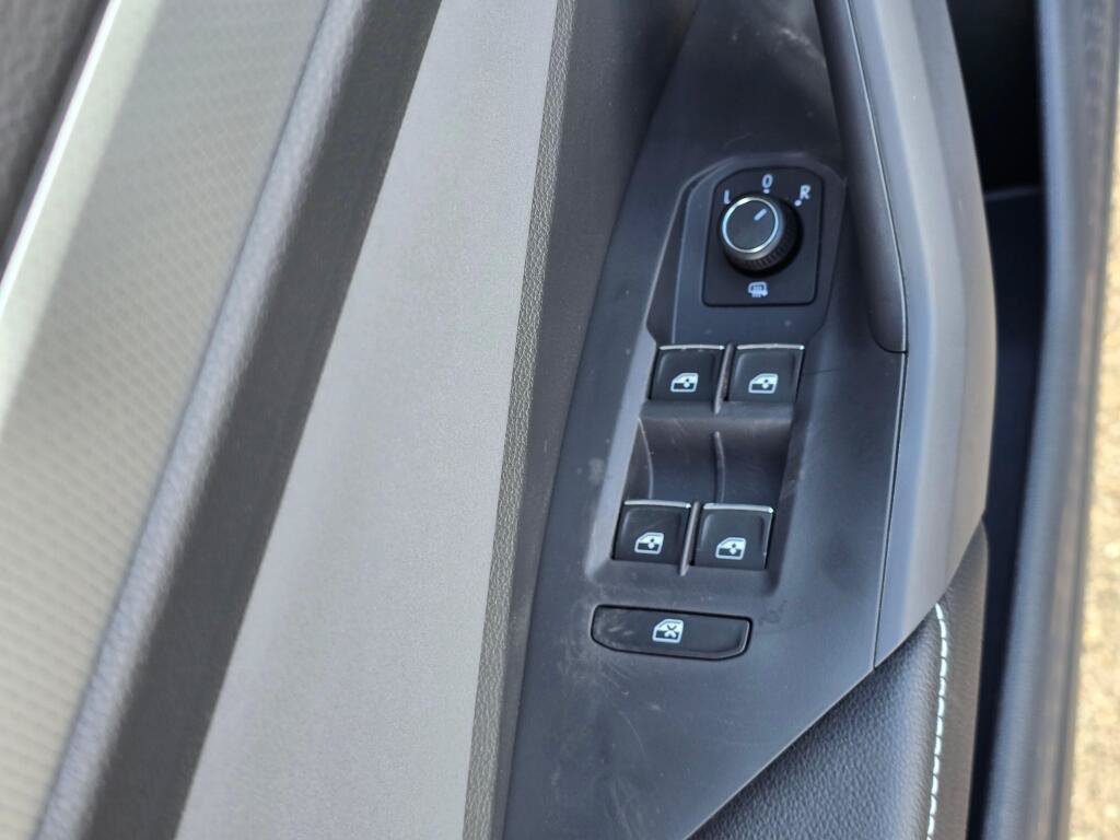 New 2026 Volkswagen Jetta SE FWD image 21
