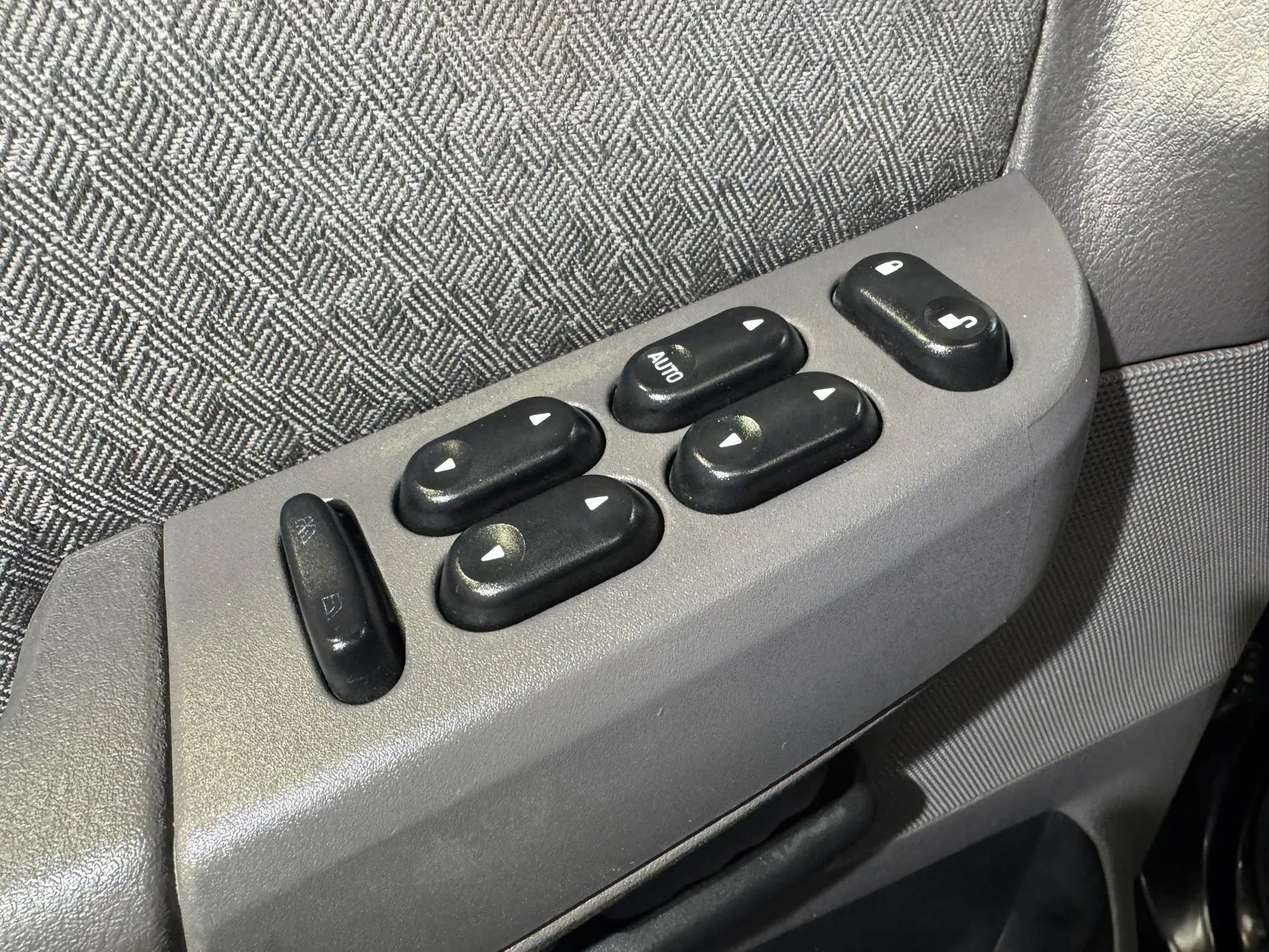 Used 2002 Ford Explorer XLS image 8