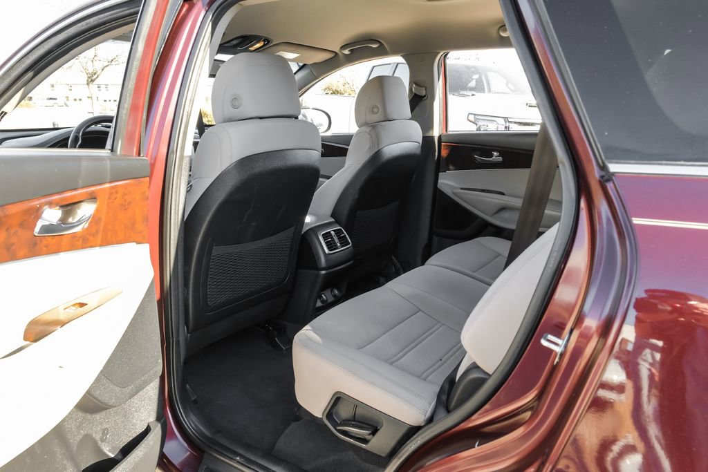 Used 2017 Kia Sorento LX w/ LX Convenience Package image 43