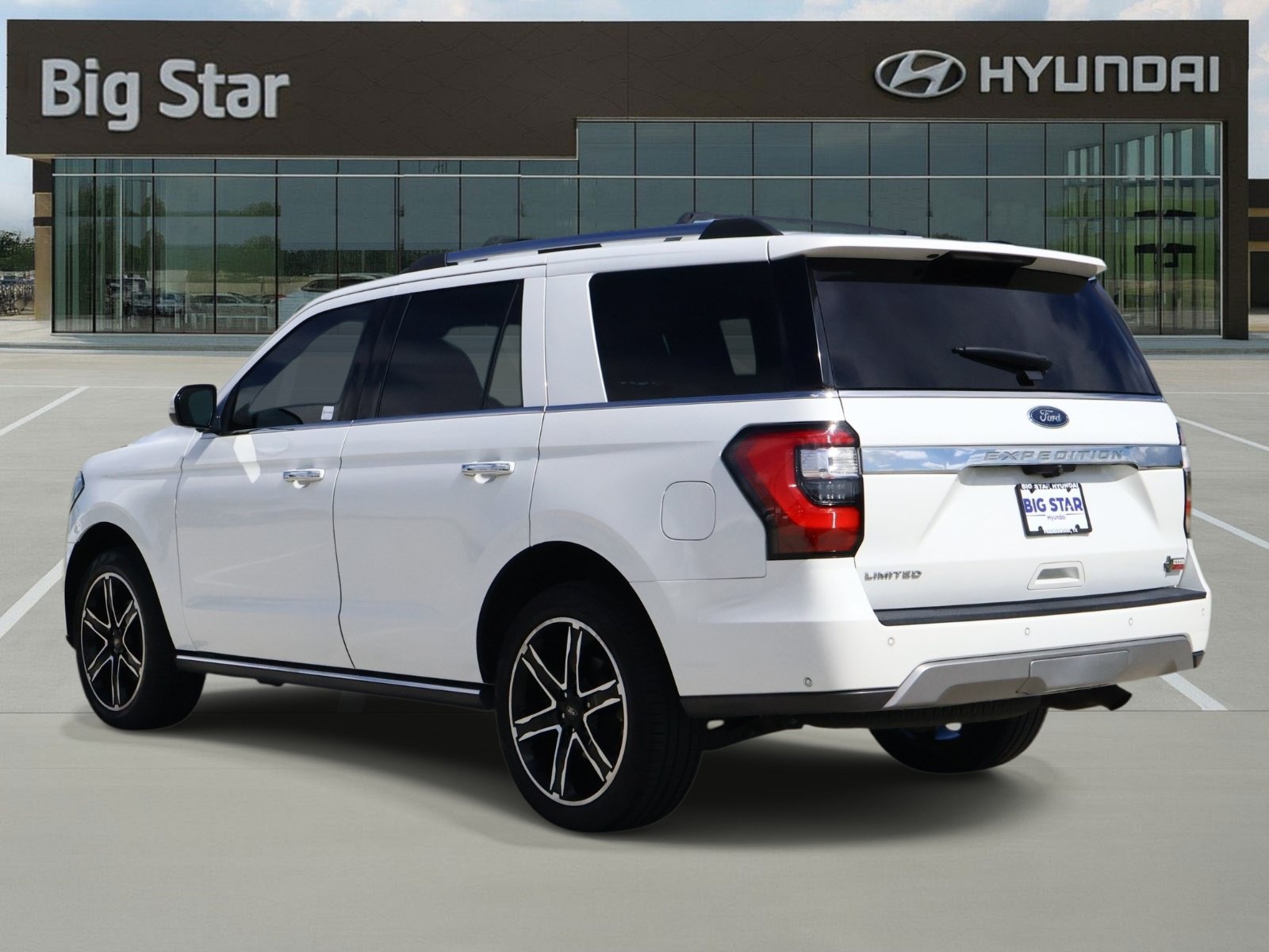 Used 2021 Ford Expedition Limited RWD image 3