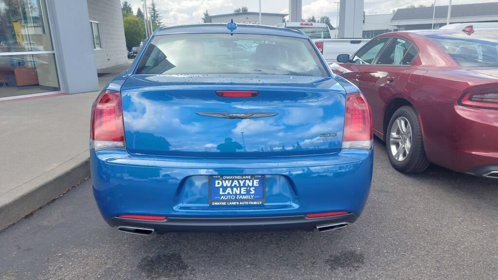 Used 2023 Chrysler 300 Touring w/ Sport Appearance Package RWD image 4