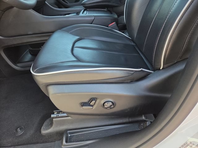 Used 2025 Chrysler Pacifica Limited FWD image 25