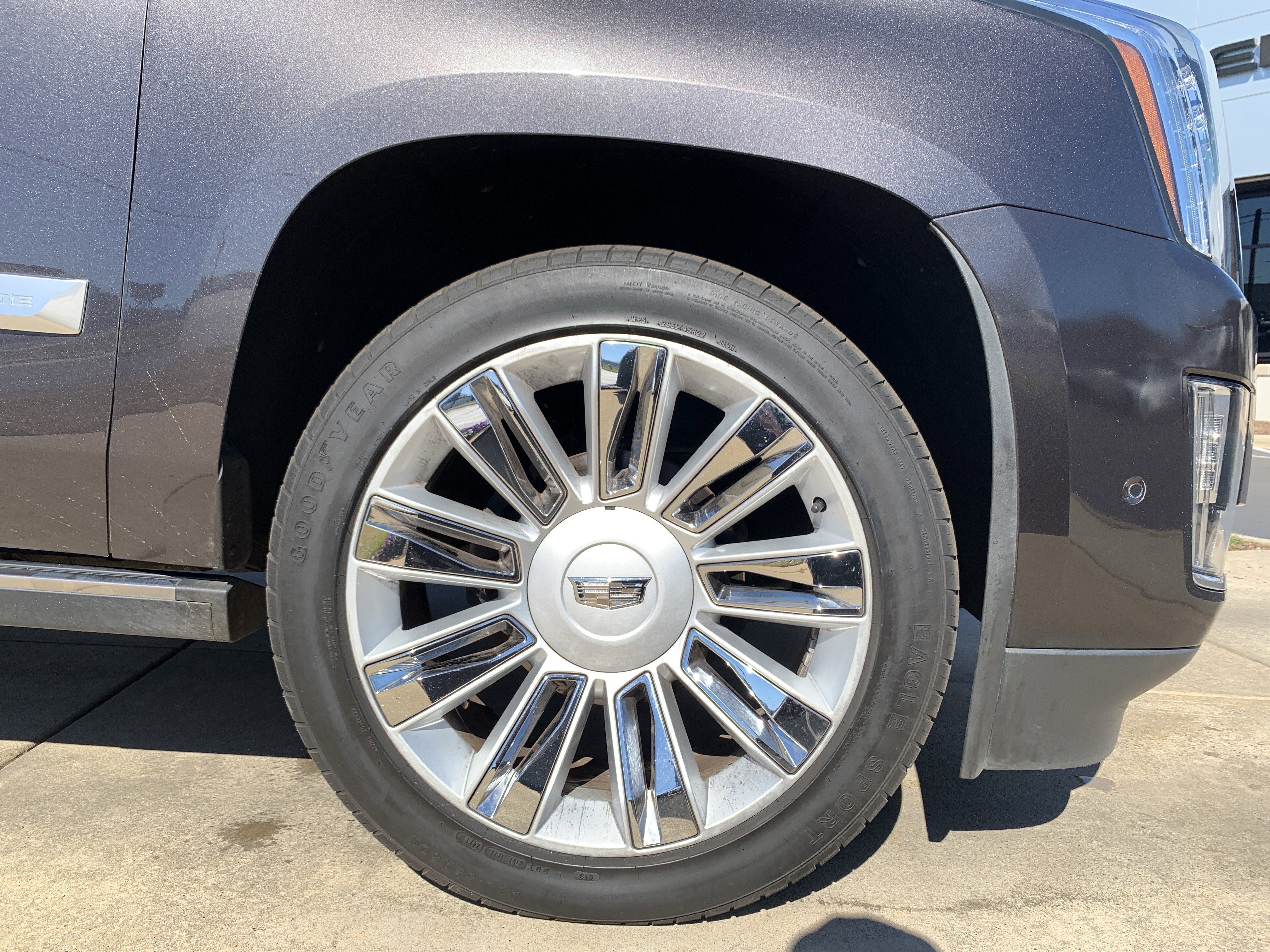 Used 2017 Cadillac Escalade Platinum image 13