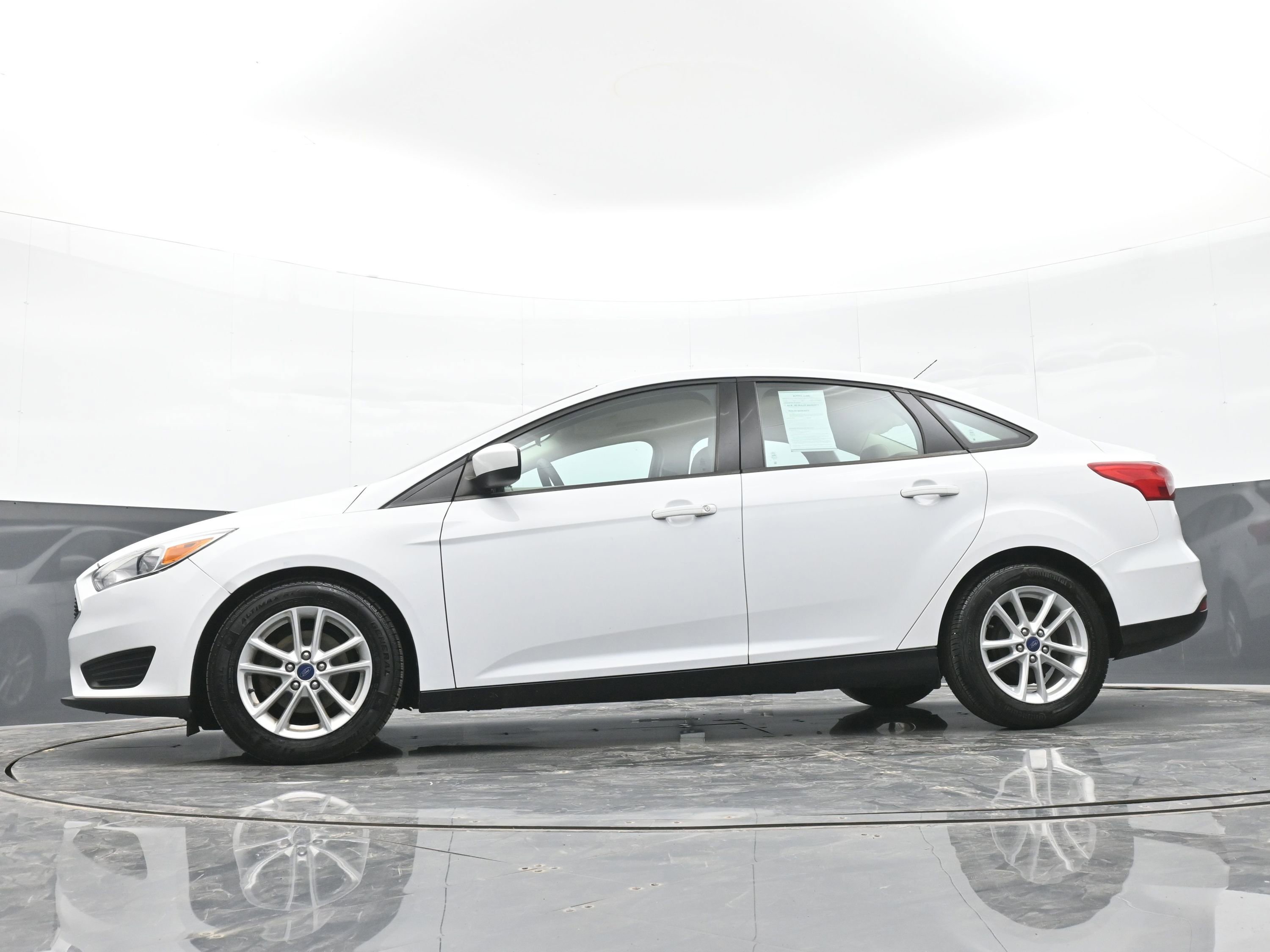 Used 2018 Ford Focus SE image 44