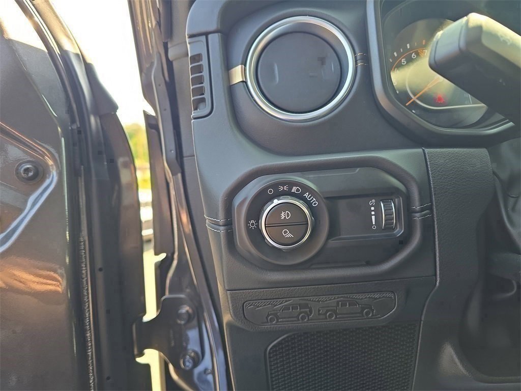 New 2025 Jeep Gladiator Sport image 14