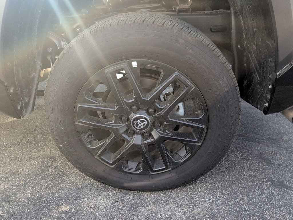 Used 2026 Toyota Tundra Limited AWD/4WD image 6