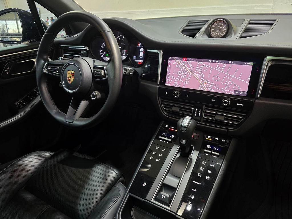 Used 2024 Porsche Macan image 32