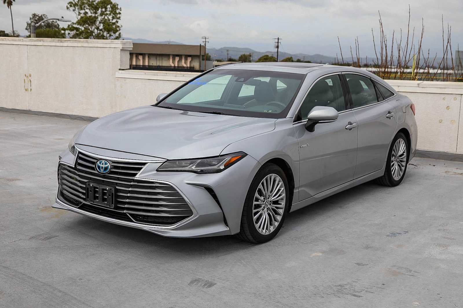 Certified 2020 Toyota Avalon Limited image 1
