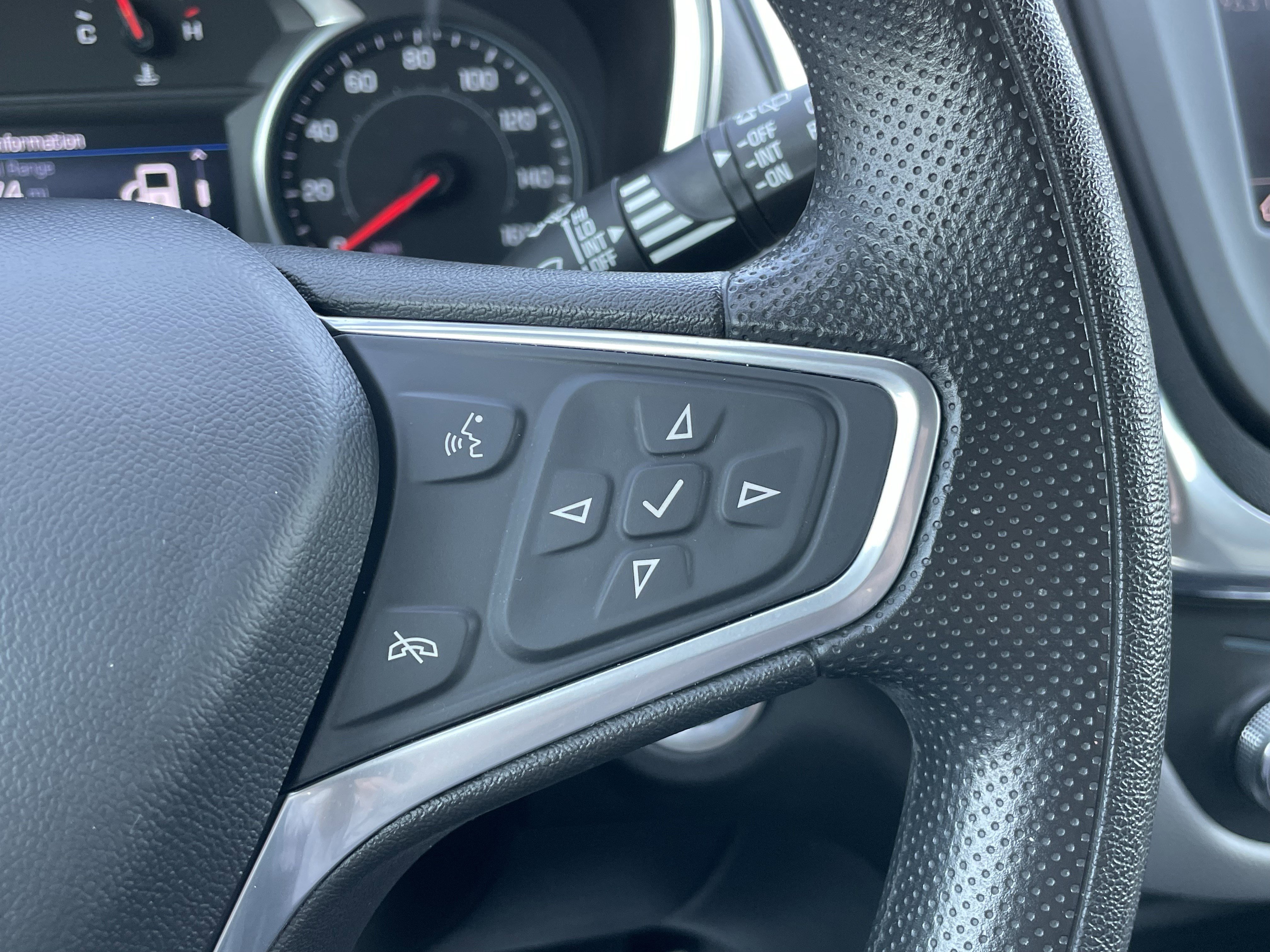 Used 2023 Chevrolet Equinox LT image 18