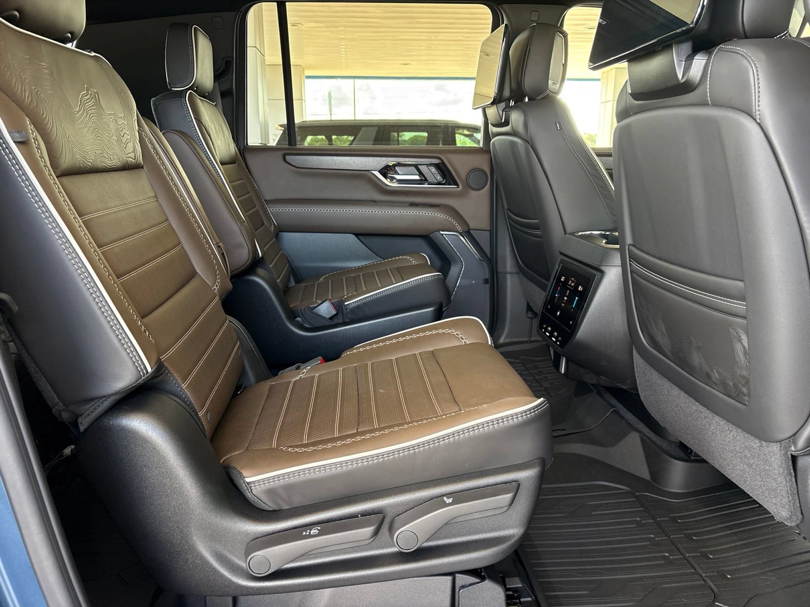New 2026 GMC Yukon XL Denali Ultimate w/ LPO, Floor Liner Package AWD/4WD image 25