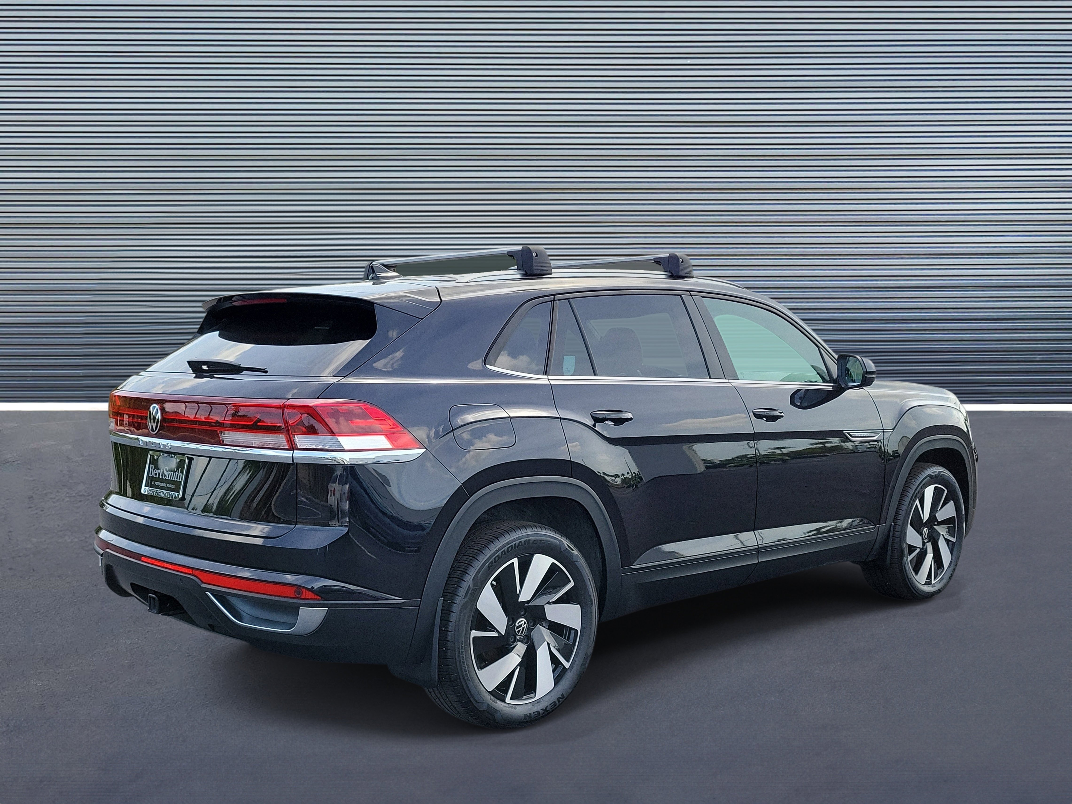 Used 2024 Volkswagen Atlas Cross Sport SE image 3