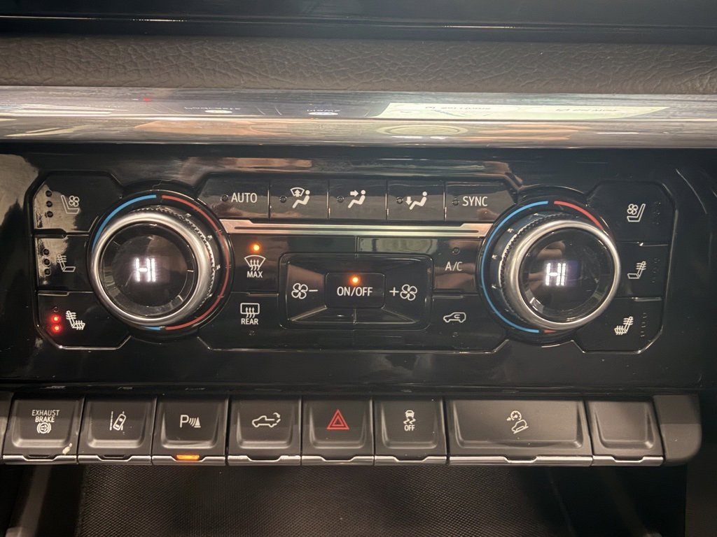 Used 2024 GMC Sierra 3500 Denali w/ Denali Reserve Package image 49