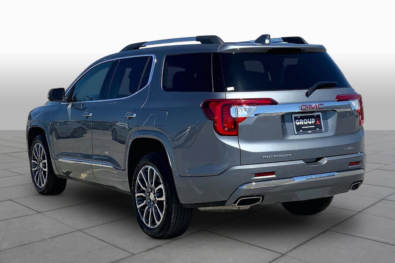 Used 2022 GMC Acadia Denali w/ Denali Ultimate Package AWD/4WD image 11