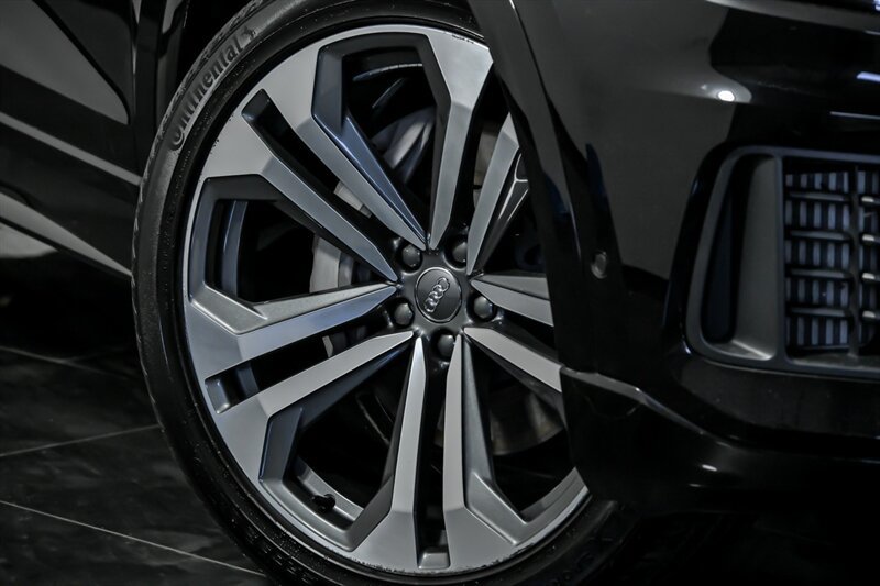 Used 2020 Audi Q8 Prestige AWD/4WD image 3