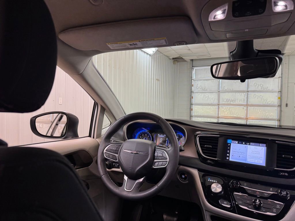 Used 2023 Chrysler Voyager LX FWD image 18