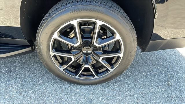 Used 2025 Chevrolet Suburban RST w/ Comfort Package AWD/4WD image 31