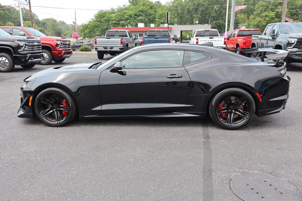 Used 2022 Chevrolet Camaro ZL1 RWD image 27