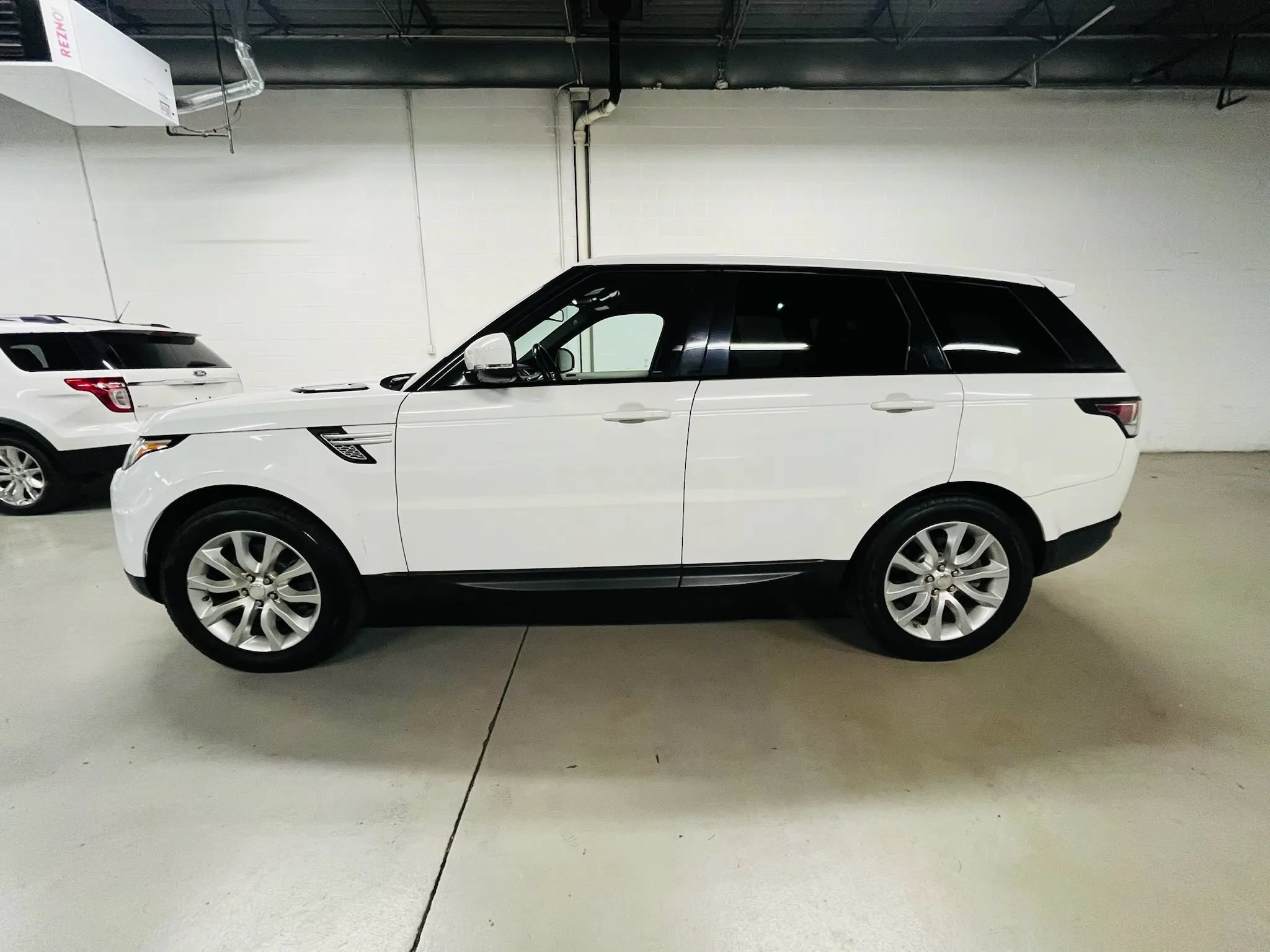 Used 2015 Land Rover Range Rover Sport HSE AWD/4WD image 5
