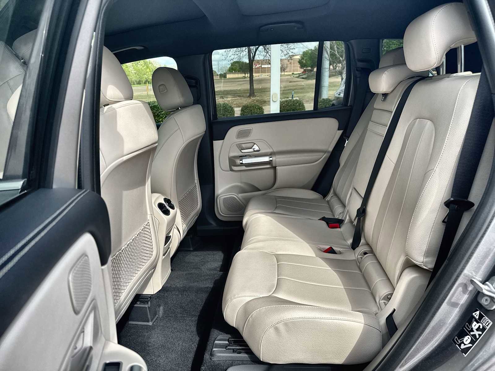 Used 2025 Mercedes-Benz GLB 250 image 4