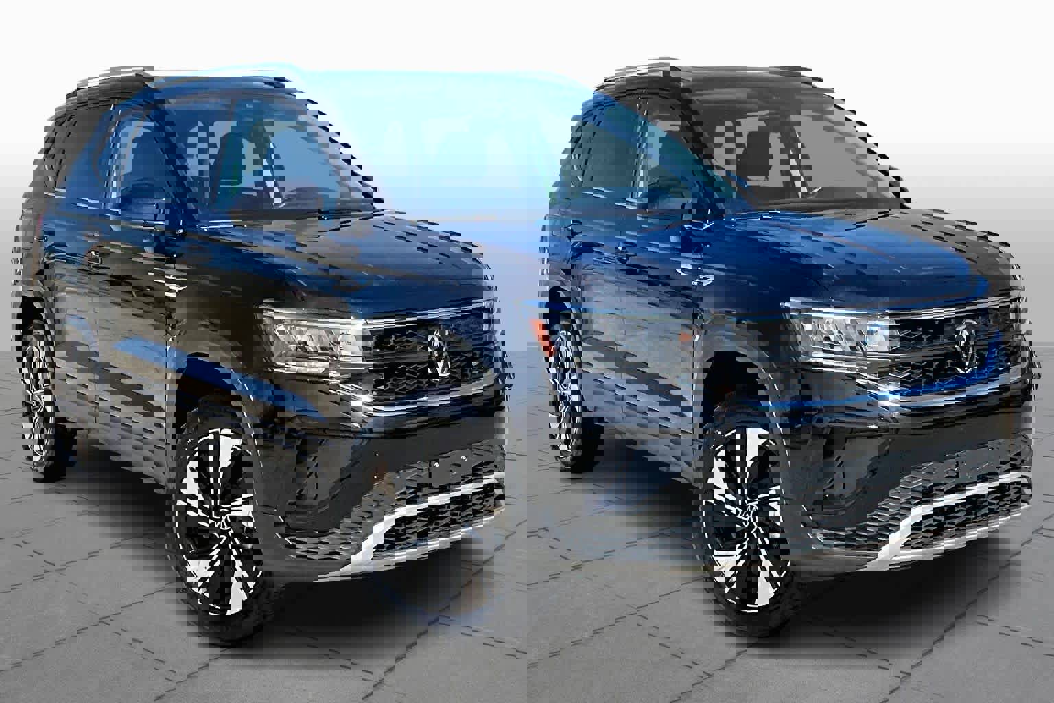 Used 2024 Volkswagen Taos SE image 3