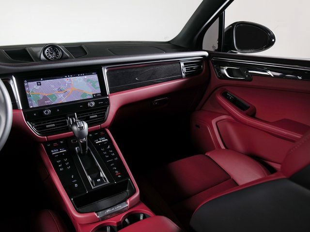 Certified 2025 Porsche Macan S AWD/4WD image 19