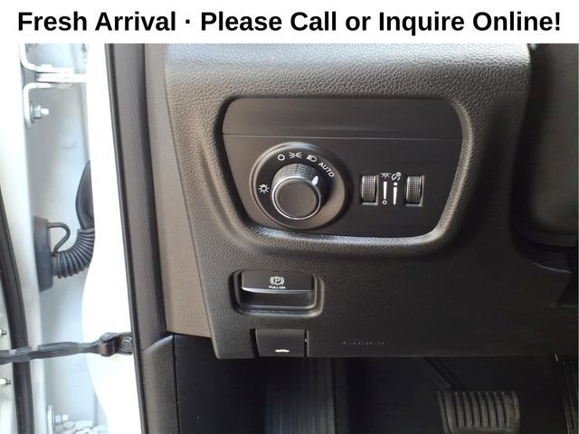 Used 2023 Jeep Grand Cherokee Altitude AWD/4WD image 14
