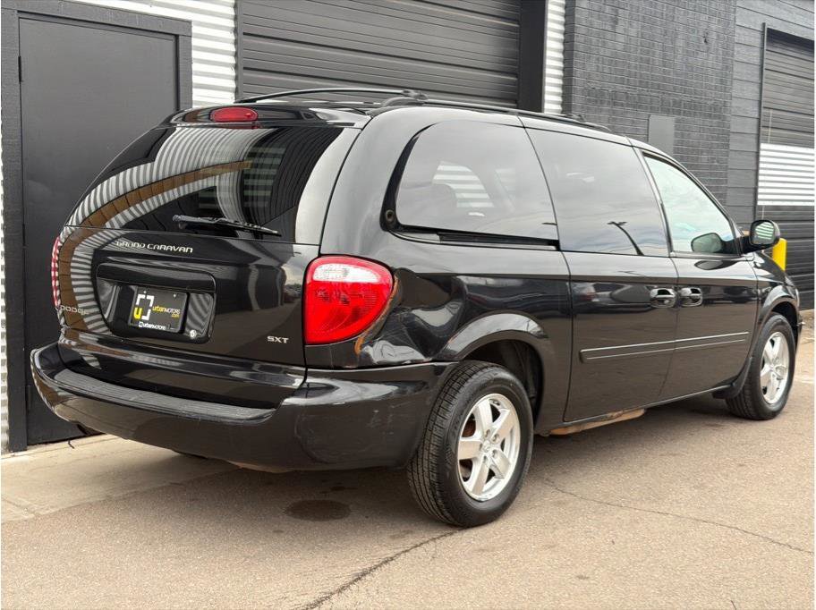 Used 2007 Dodge Grand Caravan SXT image 3