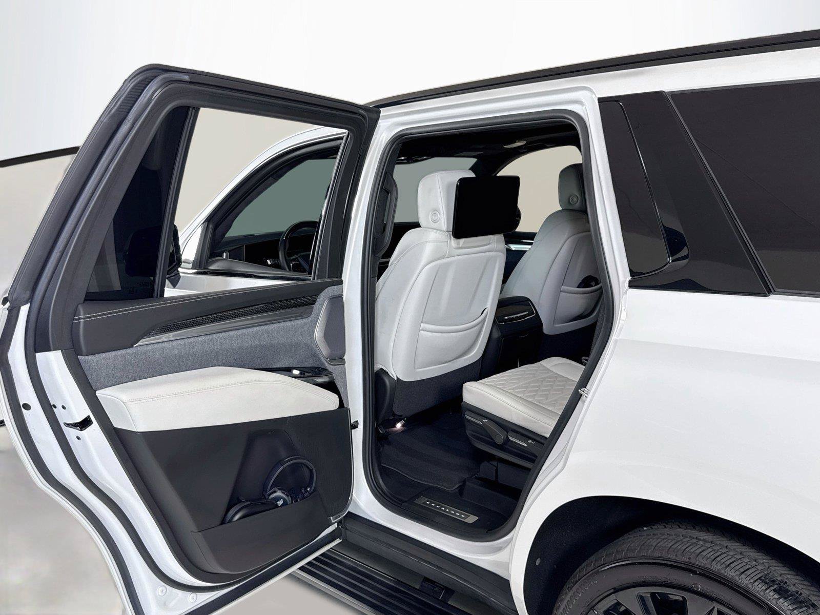Used 2025 Cadillac Escalade V AWD/4WD image 24