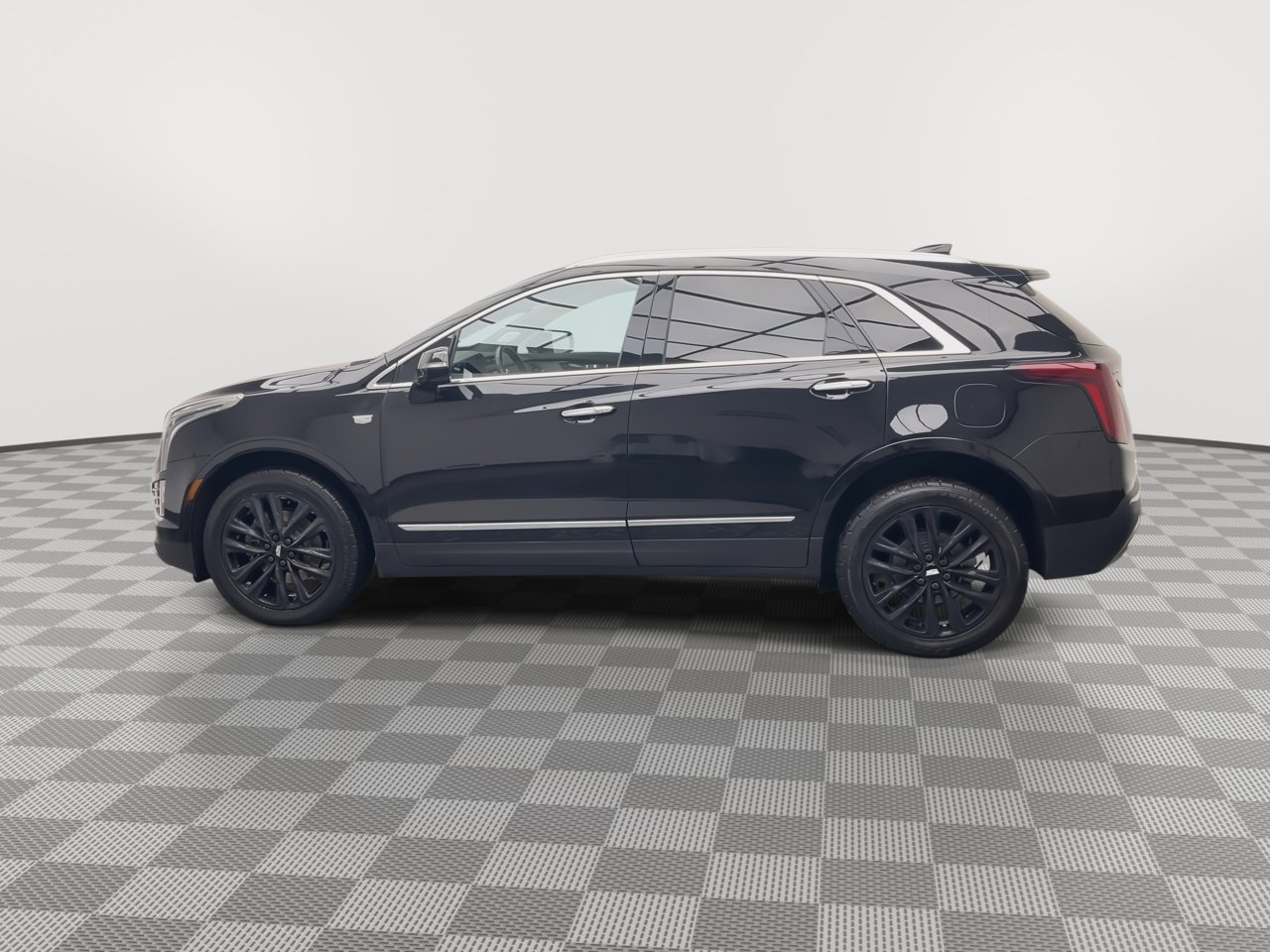Used 2021 Cadillac XT5 Premium Luxury w/ LPO, Floor Liner Package image 39